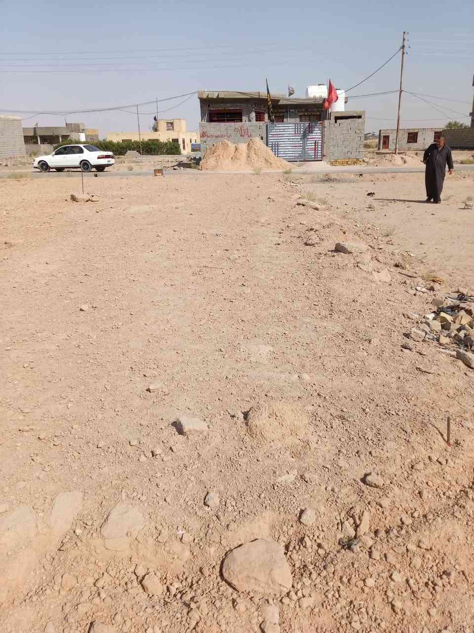 قطعه ارض للبيع طريق كربلاء نجف عمود 690كافت خدمات خلف المواكب اتصال *********** م 200متر
