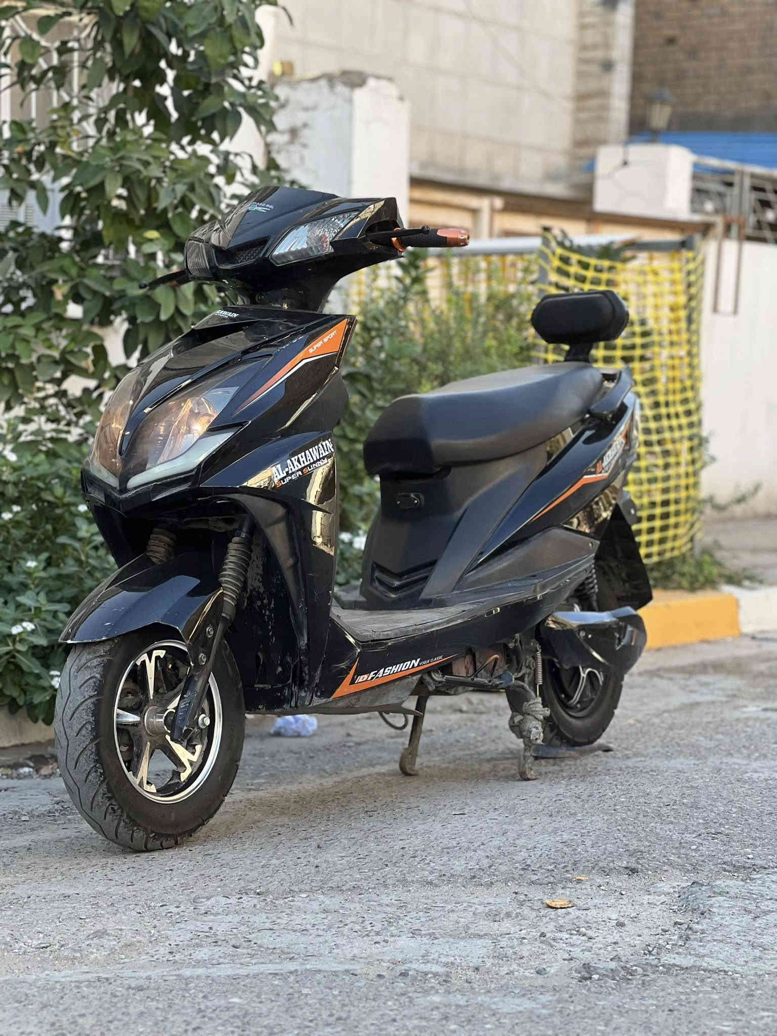 ً
سلام عليكم شباب دراجه شحن البيع نوع سكنس دراجه كامله مكمله كل نقص مابيها  كلها شغاله كهربائيات رجوع ال خلف مواصفاتها حلوه 
موديلها 2025
بطاريات 6 كبار 
السرع 3 
رجوع الخلف 
اشاير رباعيه 
لايتات امامي شغاله
بريكات دسكات هدروليكً
لونها حلو 
شاشه تعرض الك عطل ان وجد 
صندوق يتحمل أغرض مساحه كبيره 
تايرات جوبلس 
استان تعليكً+ صفح 
تشغيل عن بعد 
جهاز إنذار السرقه 
سرعتها 60 
شاحنه اصليه 
دراجه كامله 

اي استفسار اتصال 

***********

عنوان بغداد الاعظميه 

((السعر 450)) قفل
