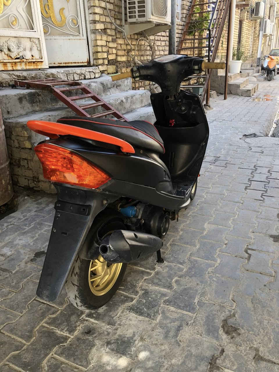 ماكس عدله للبيع بوشه 55لحمره ياباني اصلي 
زوج تاير جديد زوج وياله رياضي دراجه نقصها سلف وبريك امامي بيها اوراق سعرها ٦٥٠ رقمي ***********
