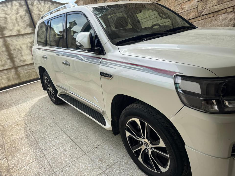 سلام عليكم
لاندكروز 2021 مكفوله كفاله عامه من الصبغ والبارد والتبديل 
سياره مكينه 4000 /6سلندر فول مواصفات 1/1 كشنات جلد وكهرباء قرميطي ثلاثة شاشات اصليه5️⃣ بصمات جنطه كهرباء ⚡️ شحن لاسلكي سلايت روف دشبول لكزس ماشيه 43 الف كيلو حقيقي  شرط الفحص رقم بغداد مشروع وطني باسمي تحويل ثاني يوم
مكانه بغداد المنصور 
السعر الاتصال ***********
