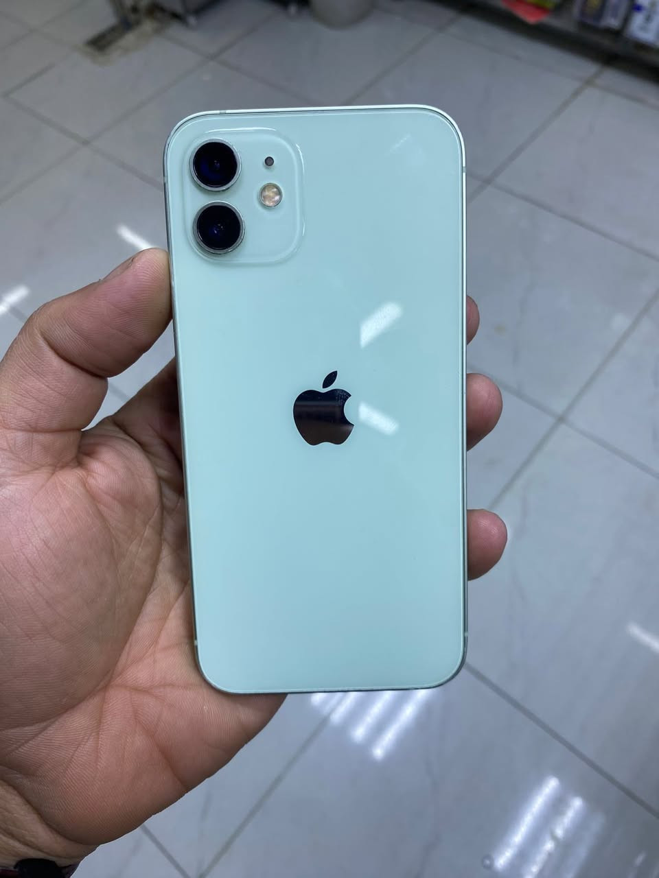 12 عادي الذاكره 128 فقط شاشه مالته بيهه هاذه الخط ممفتوح ولا ملعوب بي وتر السعر 190 قفل رقمي رقمي ***********
