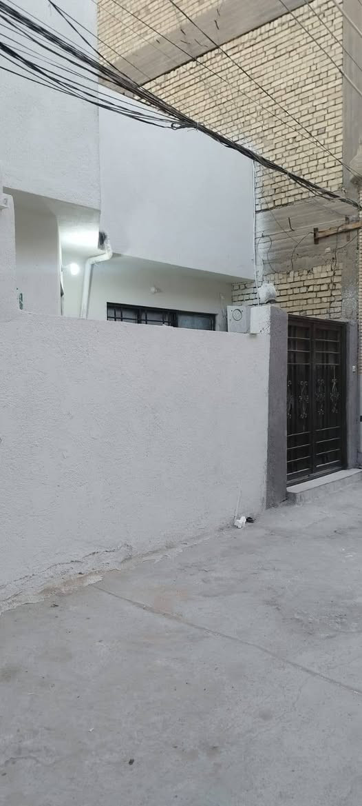 دار للبيع المساحة 100متر
8*12.5 بناء طابوق والسقف مسلح
في ملحق الزيتون المعملجي خلف مدارس العميد يبعد 3 كيلومتر عن الامام يحتوي على استقبال وصاله وغرفة نوم ومطبخ وصحيات داخلية وخارجية 
عرض الشارع 6متر صب 
خدمات كاملة ماء ومجاري وكهرباء 3 فيز محولة جديدة للشارع
للاستفسار الاتصال على الأرقام التالية:
***********
***********
