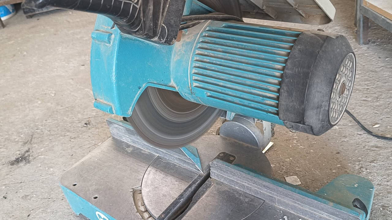 💥اغراض المنيوم للبيع 💥
موضحات بالصور 
بالنسبة للميز التزكام مو كلش واضحة صورته 
العنوان ديوانية 

1---كتر يلمز تركي الموديل القديم 
🟪 الدكمة عاطلة يشتغل مباشر ⚡
🟪صينية تعبانة تحتاج تغيير ⚡

2--- معواجة بليت المنيوم تصنيع 
🟪 تعوج بليت المنيوم فقط ⚡ 
🟪 الحديد ثقيل ⚡
🟪 مسافة العوج تعوج 3,5 سنتم من الجهتين يعني سنتيم و7 مليم من كل جهة ⚡
🟪 ميز تزكام حديد ثقيل قياس 3 متر طول في 2 متر عرض 
العنوان طريق ديوانية - دغارة مقابل حسينية ابو الفضل 
واتساب + اتصال 
***********
