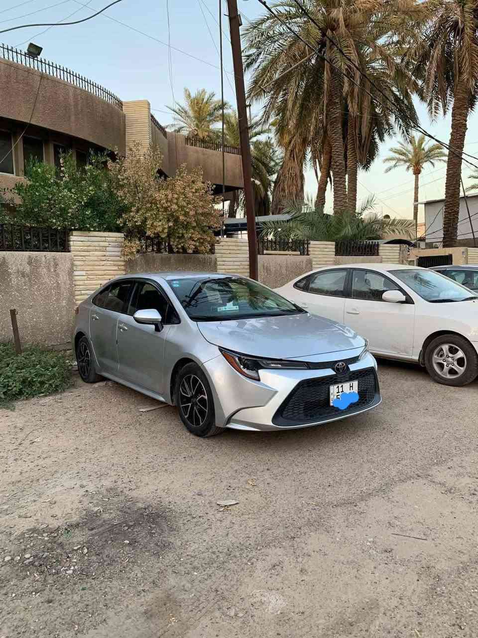 السلام عليكم 
كورلا وارد امريكي ياباني اصل بانزين2020 نص فول 
حادث جاملغ وباب بيها قطعه كلير فقط بدون ارباك 
بارد مكانين صغار سياره جاهزة بدون نقص هزه سنويه جديده تبريد مكينه كير مكفول سياره نشطه سونار ناشرة صور حادث 
ويل كب حجم 16 
محرك 1800 المرغوب 
سايد بريك بصمه 
رادار أمامي 
مانع تصادم 
تحذير خروج عن مسار 
كروز سرعه 
لايت زنون
داخل جلد اسود غرفه بلاك كلها 
شاشه لمس كامرا دواره 
اوتو هولد 
جام اوتو 
ماشيه 84 ميل مكان سياره الغزاليه باسمي 
*********** السعر ١٣٥ورقه بيها مجال بسيط
