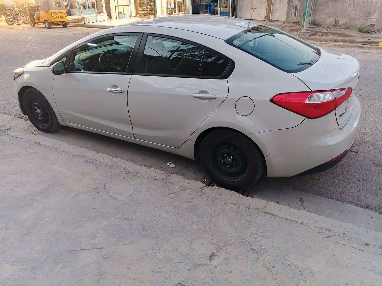 فورتي 2015 رقم بابل انكليزي بسمي جاهزه فول كير ومكينه لوك تخم تاير قبل سبوع شاده تخم ويل راديتر جديد ومي اخضر باتري جديد بلك ونوزل ادامه عامه شاشه وكامرا سنتر لوك كهربائيات كله بلاد ماشيه 160 السونار موجود السعر 104 وبيها مجال للشراي العنوان بغداد الكمالية ***********
