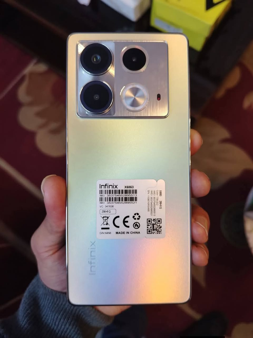 سلام عليكم ) سعر 130   هذا الهاتف هو هاتف Infinix Note 40.يأتي الجهاز بشاشة AMOLED مقاس 6.78 بوصة وبمعدل تحديث 120 هرتز.يعمل الهاتف بمعالج MediaTek Helio G99 Ultimate (في نسخ 4G).يحتوي على كاميرا خلفية رئيسية بدقة 108 ميجابكسل.يدعم شحناً سريعاً بقدرة 45 واط وبطارية بسعة 5000)‏‪***********‬‏)
