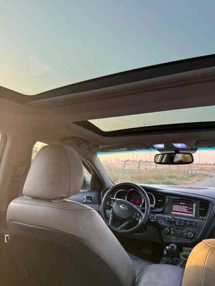 السلام عليكم اوبتما للبيع امريكي موديل 2013 بيها اربع قطع بدون دواخل بدون تبديل بجم كبس 
محرك 2400 محرك وكير مكفول سياره نضيفه مال بيت 
ماشيه 110 
السعر 98وبيها مجال 
***********
*********** كورك واتساب
