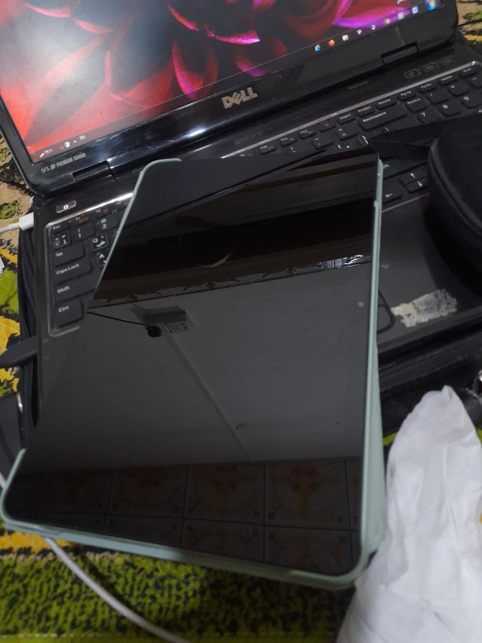 السلام عليكم
باد من شركة تكنو 
تكنو ميكا باد 11
Tecno megabad 11 
مواصفات:
لون الجهاز الأخضر.

أبعاد الجهاز الطول 257.1 ملم - العرض 168.7 ملم - الشمك 7.6 ملم - الوزن 510 غرام.

التابلت مزود بشريحة SIM وحدة من نوع Nano SIM

يدعم شبكات إتصالات الجيل الثاني 26 والجيل الثالث 3G والجيل الرابع 4G

التابلت يأتي بشاشة IPS LCD بحجم 11.0 بوصة، بدقة 1920×1200 بكسل FHD وكثافة 206 بكسل لكل إنش. كما تدعم الشاشة معدل تحديث 90 هرتز ودرجة سطوع 440 شمعة .

تابلت تکنو ميجاباد 11 يأتي مزود بمعالج Mediatek Helio G99 ثماني النواة بتردد 2.2 و 2.0 جيجا هرتز وبدقة تصنيع 6 نانومتر، ومعالج رسومات Mali-G57 MC2

التابلت يأتي بذاكرة تخزين داخلية   256 جيجابايت وذاكرة الوصول العشوائي الرام 8  جيجابايت أ الجهاز يدعم إمكانية زيادة مساحة التخزين الخارجي عبر بطاقة الميموري كارد MicroSD

نظام تشغيل الجهاز أندرويد 14.

يأتي التابلت بكاميرا خلفية بدقة 13 ميجابكسل تدعم تصوير الفيديو بدقة FHD 1080 بمعدل 30 إطارا في الثانية.

الكاميرا الأمامية بدقة 8 ميجابكسل تدعم تصوير الفيديو بدقة 1080P HD بمعدل 30 إطارا في الثانية.

البطارية تأتي بسعة 8000 مللي أمبير، وتدعم الشحن السريع بقدرة 18 واط.
التابلت مزود بأربع سماعات تعمل بنظام ستيريو وتدعم تقنية

Dolby Atmos، مع منفذ سماعات الأذن 3.5 ملم.

يدعم شبكات الواي فاي إصدار 5 بالترددات a/b/g/n/ac ويدعم Hotspot ونقطة الاتصال Dual-band خاصية

البلوتوث متوفر بإصدار 5.2 مع دعم خاصية LE و A2DP.

تابلت تکنو ميجاباد 11 يأتي مزود بمنفذ USB Type-C إصدار 2.0، الذي يدعم خاصية OTG

الجهاز يدعم نظام تحديد المواقع العالمي GPS.

يأتي الجهاز مزود بمستشعر التسارع فقط.

غير مزود بمستشعر بصمة الأصابع، ويدعم فقط خاصية فتحالقفل عبر تقنية التعرف على الوجه (Face Unlock).

محتويات علبة الجهاز:

الجهاز تكنو ميجاباد 11 - الشاحن بقدرة 18 واط - كابل USB من نوع Type-C - كتيب التعليمات والضمان.

الجهاز نضيف كلش لان سبوع استخدام وبعدة بالضمان 
مكاني البصرة .
سعرة ب(((((200)))))) الف فقط [[[[[ويوجد توصيل]]]]]لكل المحافظات
موبايل ***********
