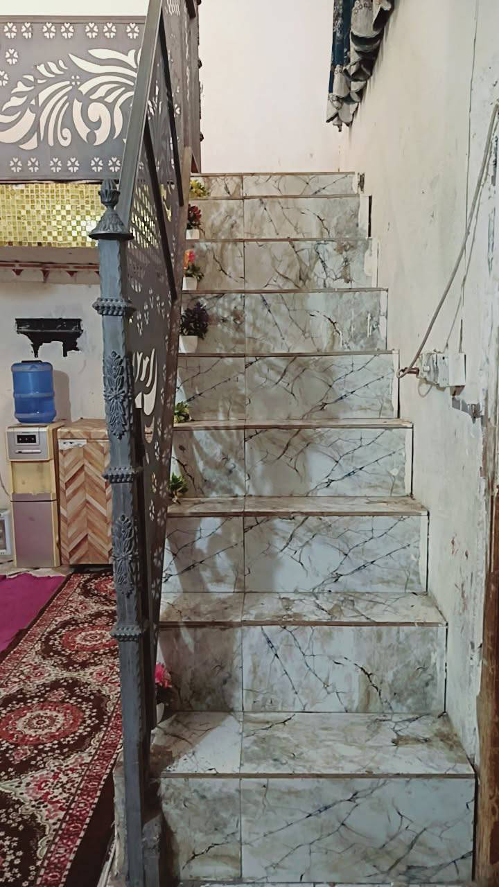 سلام عليكم البيت البيع مساحته 100 متر طابو زراعي سند 25  يتكون غرف 2 صاله كليدور صحيات خارجيه  طابقين المكان مقابل تاجيه على شارع  يم رواي حي سجاد  سعر 55  الاستفسار ‏‪***********‬‏
