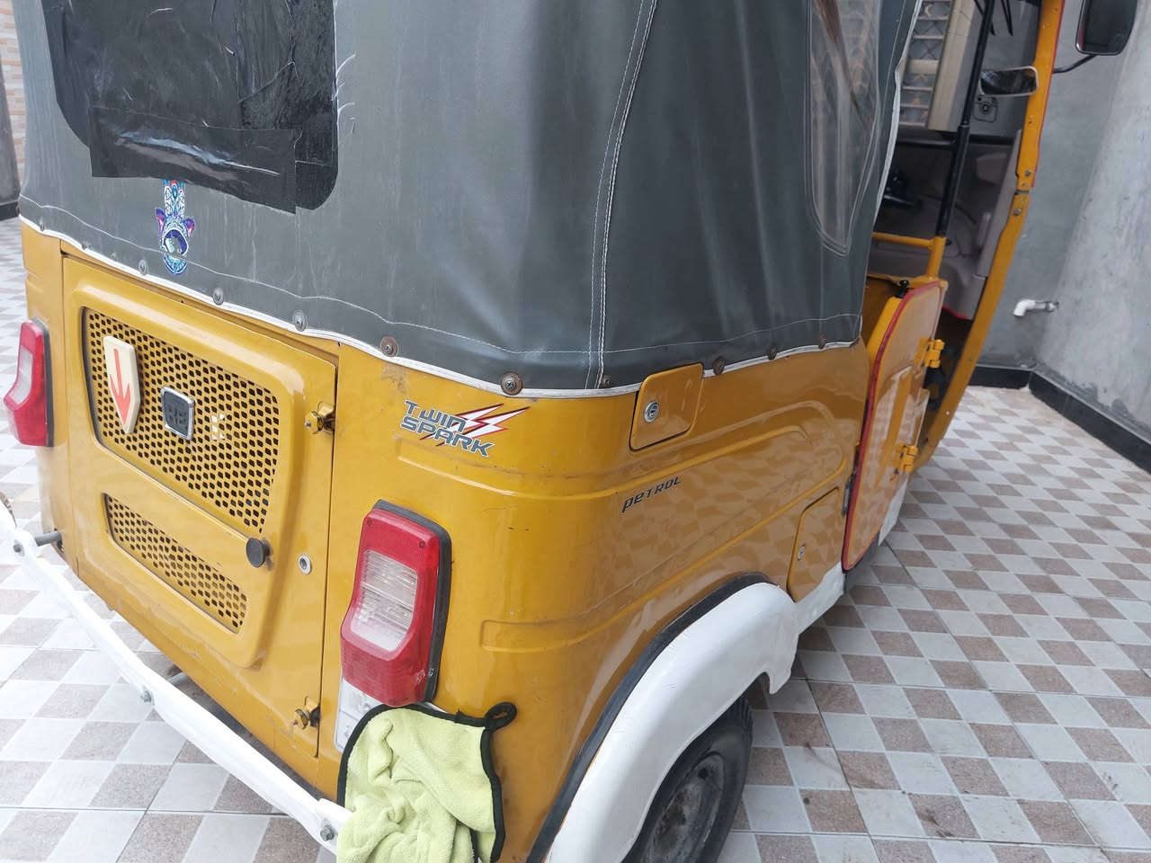 بسبب الوعود الكاذبه اعيد النشر تكتك 21 كلش نضيفه لاتبخير ولا تنقيص مكينه ناعمه كهربائيات كلهة شغاله ترايك وين مايعجبك طلع  بيهة ربع دينار ماتخلي عليهة كبل للشارع السعر 7200 وبيه مجال  مكاني بالحصوه مال ابوغريب ***********0
***********
