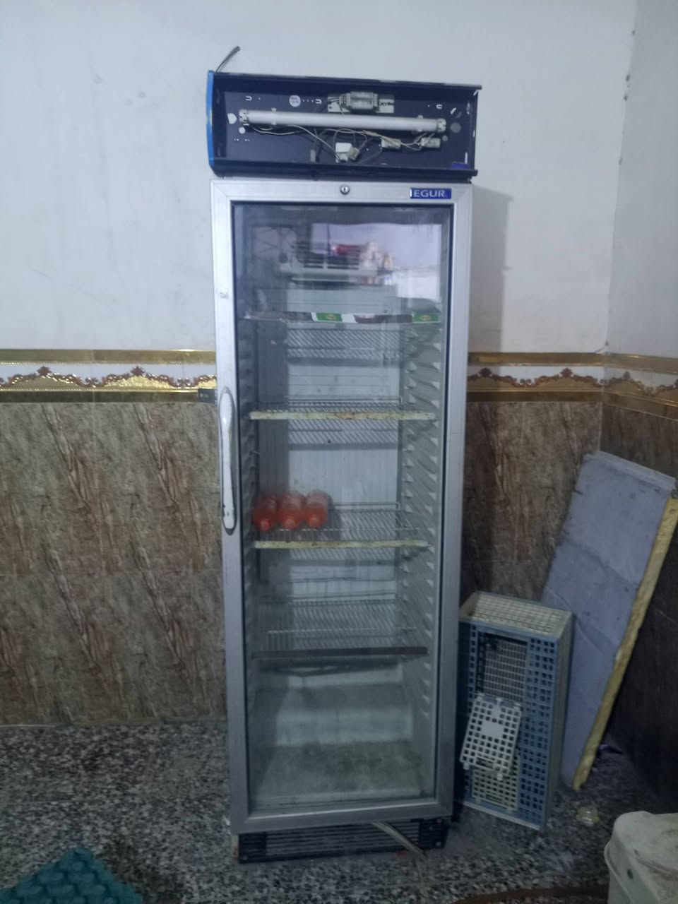 عارضات عدد 5 شغالات ونضيفات
سلات جبس عدد 2نضيفات 
سفينة وسطية عدد 2 وحدة متر ووحدة متر وعشرين مكان مدينة الصدر حي الكوفة 
***********
