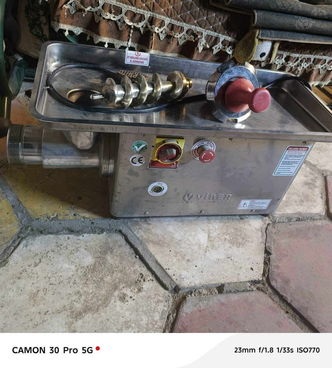 مكينه مال لحم حجم 32 اكبر حجم 4 حصان تجي سنكل  مو ترفز هيه ومعداته كامله بعده بحالت الوكاله نضيفه مستخدمه جدا قليل بيه نضام طوارئ 220 فولت سعر خاص 
***********
***********
