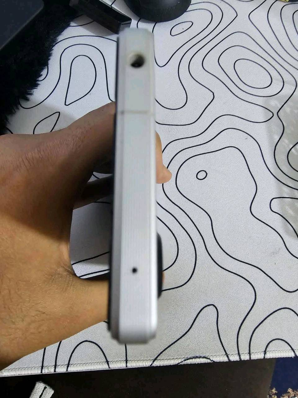 سوني 1 مارك 5 ذاكرة 256 رام 12 نظافة 100% وياه كفر ولاصق شاشة فقط بي طبع خفيف للبيع السعر 290 الف وبي مجال بسيط عنواني بغداد ماعندي توصيل اي استفسار عالرقم ***********