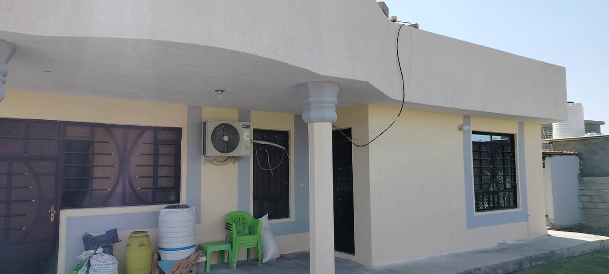 قطعه ارض مساحة 600
البناء 140متر كامل الخدمات ماء كهرباء تبليط لحد باب البيت العنوان البوعيثه شارع معمل غاز الرحمن مقابل المستوصف الجديد 
***********
