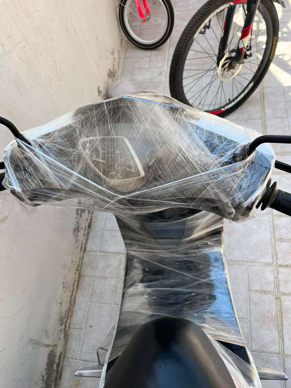سلام عليكم دراجه ماكس للبيع كلشي يشتغل جديده -مكان سليمانيه _*********** تواصل واتس+سعر 450و بي مجال
