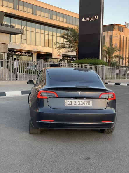 تيسلا  2023
رقم بغداد 
سعر 160💵 يعني شده و ستين ورقه 

‏ Model 3  

  Asiacell &￼ WhatsApp ￼➡️        ***********

______________________________________
🔷السيارة : تسلا مودل ٣ 
🔷سنة الصنع : 2023
🔷اللوحة : بغداد
  عداد 25600 Mi

_____________________________________

 (السياره اونلاين (online ))

_____________________________________
🔷المواصفات ⬇️⬇️        
🔹 الشحن الكامل425 كيلو تقريباً 
🔹 سقف بانوراما زجاج
🔹 شاشة كبيرة حجم 15 بوصة
🔹 كاميرات 360
🔹 حساسات امامية وخلفية
🔹 كراسي جلد(( ابيض ))⚪️⚪️
🔹 كراسي كهرباء
🔹 كراسي تدفئة
🔹 غرفة جلد مميزة لون أبيض 
🔹 رادار امامي
🔹 رادار خلفي
🔹 رادار جانبي
🔹 مانع تصادم
🔹 حساسات جانبيه
🔹 مثبت سرعة
🔹 تحكم بالسياره عن طريق الشاشة
🔹 نظام قيادة آلية Auto Pilot
🔹 عداد ديجيتال
🔹 تشغيل تلقائي
🔹 نظام قيادة ذاتية Full Self drive
🔹 نظام (RCTA) للتنبيه عند الرجوع للخلف
🔹 نظام (RSA) لكشف لافتات السرعه للطريق
🔹 نظام (PSC) الرادار الذكي لمنع الاصطدام 
🔹 نظام (LTA) لتحديد المسار على الطريق
🔹 تشغيل عن بعد
🔹 الدخول الذكي
🔹 نظام ترفيهي كامل متكامل يحتوي على ( YouTube / WhatsApp / Tik Tok / Netflix)

‏• Wifi
‏• GPS
‏• MAPS
‏• Bluetooth
‏• USB

🔹 أوامر صوتية voice commands
🔹
🔹 اضوية امامية LED
🔹 اضوية خلفية LED
🔹 كشافات ضباب LED
🔹 إنارة امامية زنون بالكامل
🔹 صندوق خلفي كهرباء
🔹 نظام محاكة ذاتي للسياره من الخارج
————————————————————————
حادثها جاملغ خلفي تعديل بارد بسيط
مكان السياره بغداد السيديه
