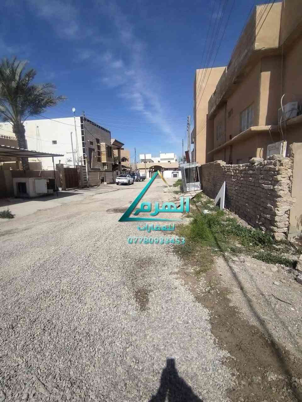 بيت زنجيل في حي القادسيه للبيع
المساحه :400
واجه 16متر 
على شارعين شارع 20/وشارع 15
موقعه راقي جداً قرب شارع 30الفاصل بين القادسيه والجامعه
سعر البيت  جداً مناسب 
للاستفسار: غيث 
***********
***********
واذا عندك عقار حاب تبيعه تواصل ويانه
