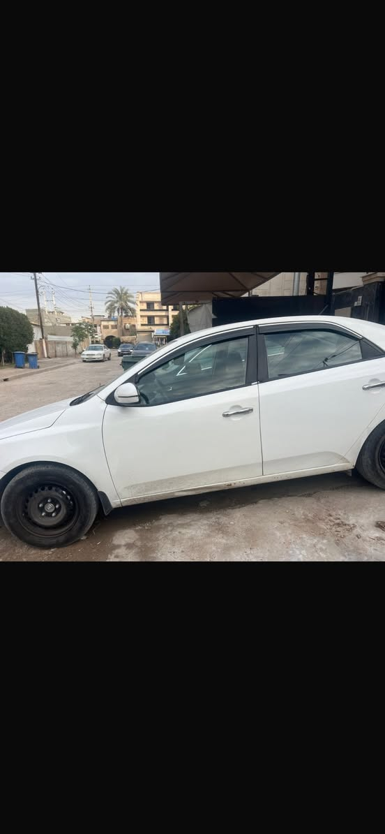 السلام عليكم 
كيا سيراتو ٢٠١٣ خليجي بيهه باب صبغ فقط مواصفات عاديه شاشه تحكم استيرن صدر تايرات جدد كير مكينه كفاله ماشيه ١٧٣ رقم اربيل تحويل ثاني يوم السعر١٠٨ مكان الغزاليه 
***********
