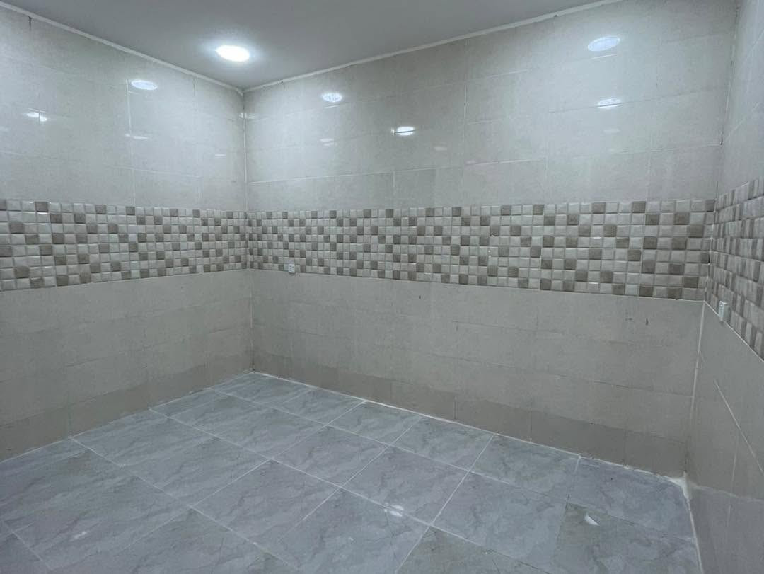 مشتملات  للبيع بمساحة 50 متر الواحد تصميم حديث و شغل درجة اولى🏠 

📍موقع البيت حي الجهاد منطقة ضباط الشهداء - قرب  4 شوارع

تفاصيل البيت ⬇️
➖ طابقين ونص.
➖ الداخل 3 غرف نوم واسعة.
➖ صالة الاستقبال 
➖ مطبخ مرتب
➖ حمامين بنظام حديث

التشطيبات والمواد ⬇️

➖ الواجهة تغليف بورسلين.
➖ الأرضية بورسلين 
➖ الشبابيك ألمنيوم عازل بجودة ممتازة.
➖ ديكورات داخلية

📌 للاستفسار و معاينة البيت ميدانياً

الاتصال على الارقام ابو يوسف *********** ➖ *********** 📞
ابو مهيمن *********** ➖ *********** 📞

#عقار #عقارات #عقارات_للبيع #عقاراتي #عقارات_العراق #العقارات 
#المقاولات_العامة #مقاولات #مقاولات_عامة #البناء #البيع #الشراء #الايجار #الايجارات
