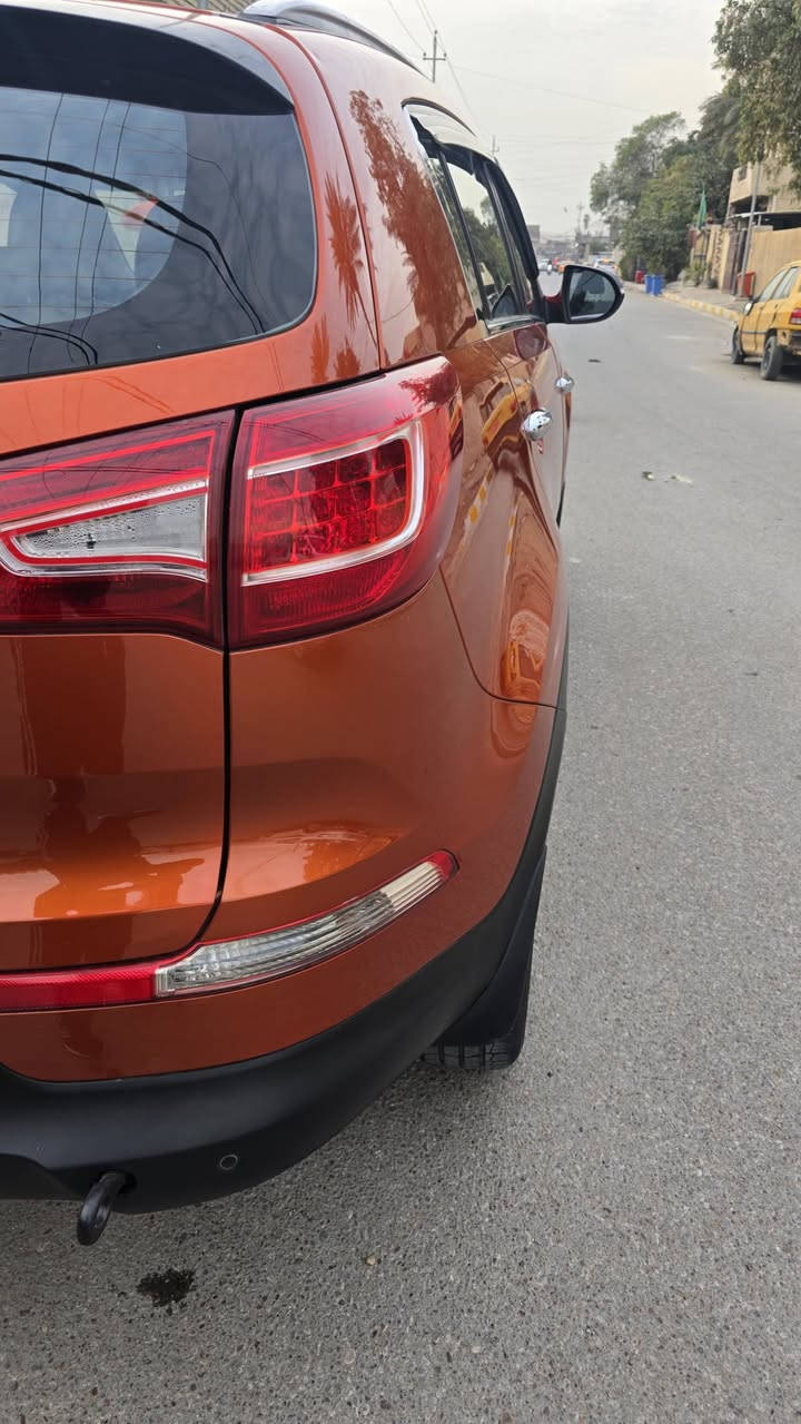 السلام عليكم سبورتج 2012 خليجي دخول خاصص
السلام عليكم 
سبورتج موديل 2012 خليجي فول مواصفات للأخير عدا البصمه  دخول خاص السياره مواصفات السياره::
بانوراما 
كشن كهرباء 
كشنات جلد مطعم اسود ورصاصي
حساس خلفي 
لد نهاري 
داخل مطعم بلونين الاسود والمشمشي مميز 
مرايات شفط 
تبريد شاشه 
وغيرها الكثير من المواصفات الغير مذكوره....سياره تخم تاير جديد حداديه جديده مكينه وكير مكفولات تبريد شغال.
ملاحظه.((سياره بيها الباب الورا سائق صبغ ورصعات خفيفه بل بنيد للعلم سياره بانوراما والباقي مكفول من صبغ))حجم المكينه 2000 دوش ماشيه 145 الف.
رقم الهاتف:***********
مكان السياره بغداد.
تحياتي.
