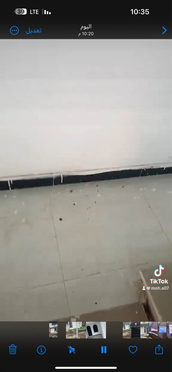 بيت كبير يقع في الكاضمية شارع النواب مجاور طرشي الزهراء كان مؤجر مجمع طبي يصلح مجمع طبي او اي مركز تجاري ويصلح اني يكون سكني  يحتوي على 
صالة كبيرة 8* 3 
ثلاث غرف كبيرة في الطابق الارضي 
حمام كبير 3*3 
خمس غرف كبيرة في الطابق الثاني 
صالة 3*8 
حمام 3*3 
البيت جديد ما مسكون كامل مطبخ سبالت غرف نوم ديكورات جاهز للسكن ممكن يؤجر سكني او تجاري للاستفسار الاتصال على الرقم ***********
