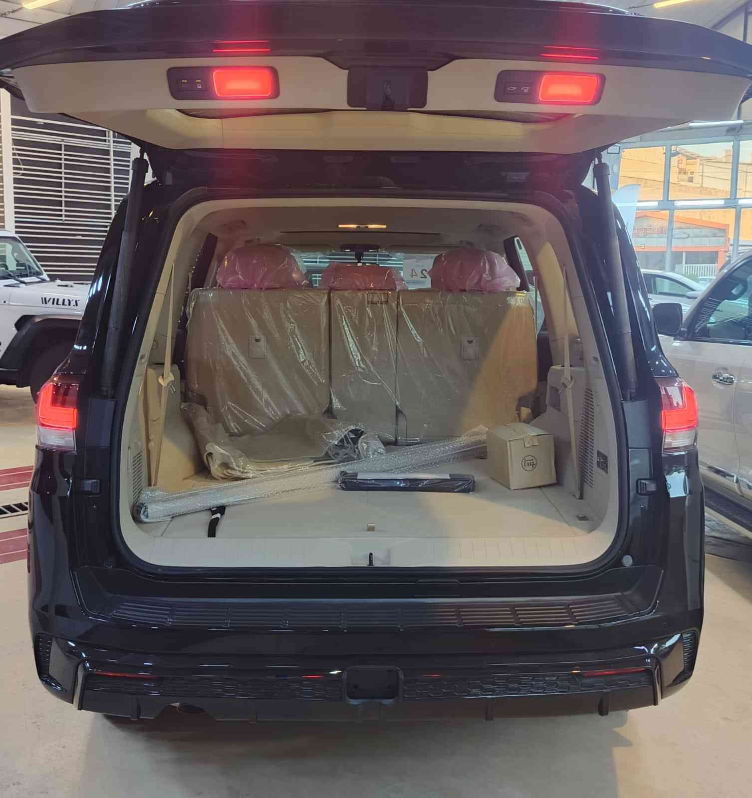 السلام عليكم
( عرض خاص على الاندكروز GXR لمتدد  ) 
تتوفر سيارات لاندكروز GXR لمتدد خليجي زيرو فل مواصفات 2024 رقم بغداد للبيع فقط تحويل مباشر باسم المشتري
انتبه
السيارة خليجي زيرو غير مستعملة 0كم 
السعر
105،500،000 مليون مع الرقم بغداد
او
74,000 $ ٧٤٠ ورقة مع الرقم بغداد ثاني يوم تحويل ارخص سعر وبالخير على المشتري

فتحة سقف سلايد بصمة تشغيل عن بعد شاشة كبيرة لمس نفكيشن كاميرا خلفية دوارة من اصل ٤ كاميرات تحكمات فل بالستيرن وكروز سرعة بلوتوث وحاكية ٨ ايرباك شاحن موبايل واير ليس دشبول ديجيتال ثلاجة وسطية داخل صاج هاند بريك بصمة مانع انزلاق وانحدار اوتو هولد كشنات جلد اصلي وتبريد كشنات ٢ كرسي كهرباء تبريد شاشة لمس ثلاث قطع ٧ راكب برده خلفية للحقائب فتح وغلق الصندوق كهرباء وذكي اشارة بالمري وغلق كهرباء وترحيب شاشات بالكشنات الخلفيه اصليه انارة ليزيريه بالابواب انارة اوتو وزنون ولد نهاري زنون بالشباك الامامي بك لايت لد وزراك لايت حساس امامي وخلفي اصلي وحساس اطارات وحساس مطر سستم صوت
ABS  AUX  USB  GPS
2 بصمة تشغيل عن بعد ٥ ويل كب حجم 20 استيل محرك 6 سلندر حجم 4000 كير اوتوماتيك والشراي يتصل على رقمي مع تحياتي السعر ثابت 

***********

بغداد الوزيرية معرض الزبون مجاور المجمع العلمي العراقي قرب تقاطع جامع النداء
