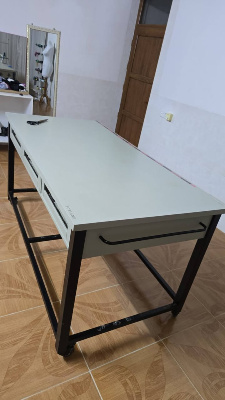 مێزی خەیاتی بۆ فرۆشتن تەختەی پۆڵەندی ئەسڵیەو پەیکەر 
شوێن حاجیاوا


**إذا كنت صاحب هذا الإعلان وتريد حذفه لأي سبب، رجاءا أرسل رسالة إلى الدعم الفني**