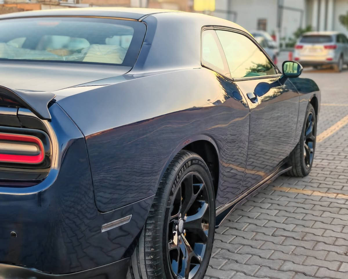 السلام عليكم
جالنجر موديل 2016 SXT 
حادث جاملغ وبنيد صفحه اليمين 
عمرته السياره من الف للياء 
جاهزه من كلشي حرفيا حداديه 
كير محرك كهربائيات تايرات دهن فلاتر 
غرفه كله جديد واصلي يشهد الله 
صبغ حزام درجه اولى شوف واحكم بنفسك بالعافيه على الياخذه 
السعر 142 بيه مجال للطيبين 

تلفوني ***********
