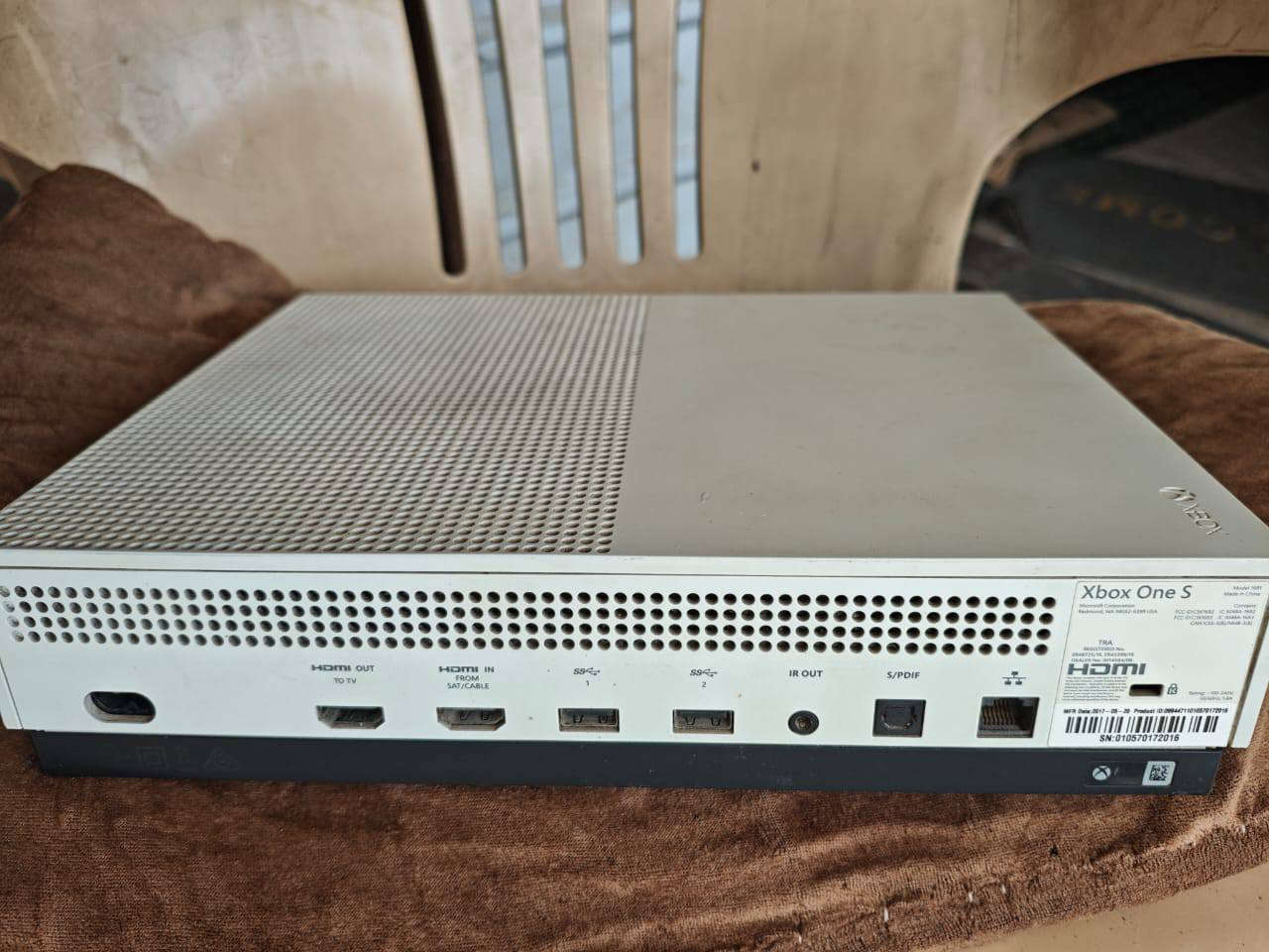 السلام عليكم
من رخصت الادمن 
جهاز Xbox one s 
الذاكرة 1T
جويستك باندل لون بنفسجي 
بية لعبة ريدد ردميشن 2 مشتريهة 
ويا ubs 850 من فاربر  
كامل ملحقات ويا 
يوجد توصيل
السعر خاص راسلني على الواتساب ***********
