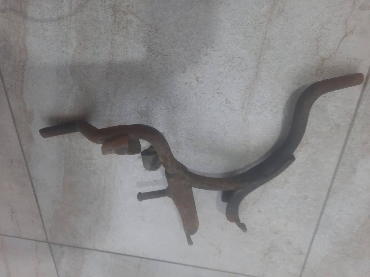 ستانه خطين أصليه نضيفه ترهم عل منغولي و البتره الخطين و البيجي
السعر 25 وبيه مجال

تانكي أصلي السعر 10

رقم التلفون ***********
