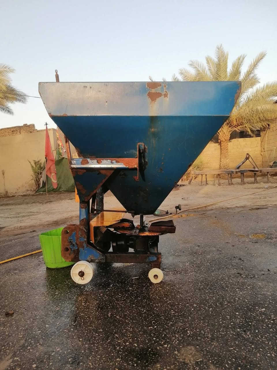 سلام عليكم البيع باذره حوض 5 وزنات كبير مكفوله كفاله عامه جديده ماعيزه اي شيء مكان نجف ناحيت العباسيه ***********
