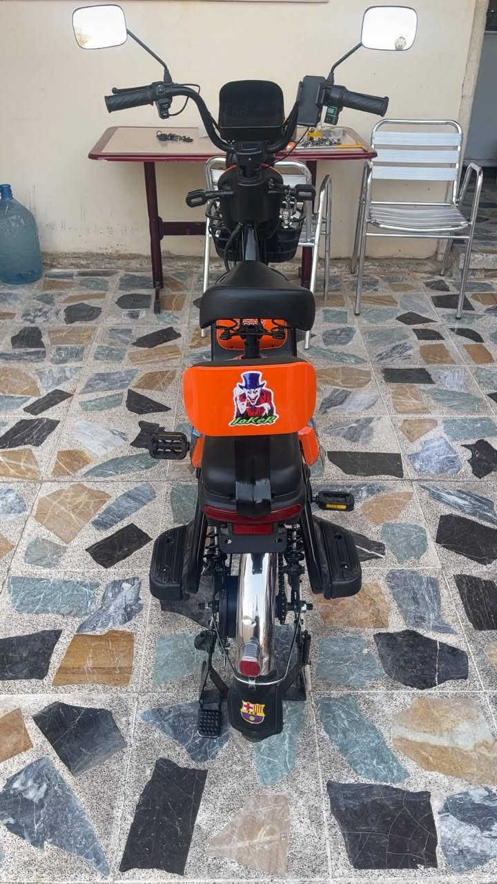 ماطور شحن للبيع السعر 350 قفل
المواصفات بي أربع بطاريات 
حجم 26 
بصمة عن بعد عدد 2 
بي بلوتوث أغاني 
بي نضام R يرجع الى وره 
التواصل عل رقم ***********
