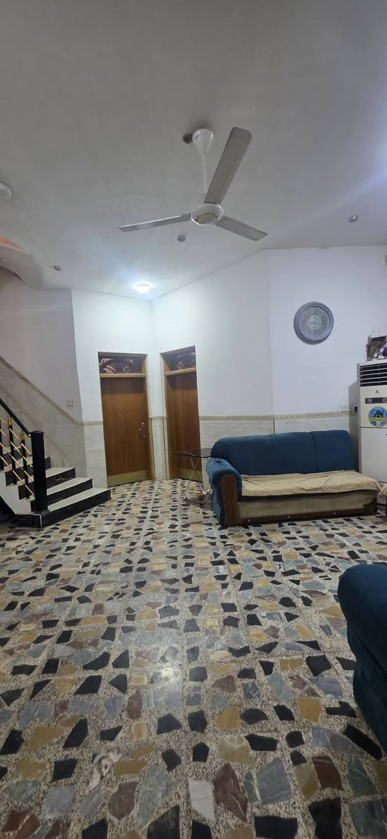 🏡 دار للبيع – طابو صرف

📍 الموقع: الأندلس – واجهة مباشرة على المتنزه
📐 المساحة: 200 م²

✨ المواصفات:

🏢طابقان

☑️بناء حديث (درجة أولى)

🛏 5 غرف نوم

✔️استقبال واسع

✔️صالتان

✔️مطبخ

✔️3 مجمعات صحية (داخلية وخارجية)

 فرصة مميزة لمن يبحث عن منزل حديث بموقع هادئ وإطلالة جميلة على المتنزه. يصلح روضة او حضانة او معهد 

📞 للاستفسار:مراجعة مكتب عالم العقار في الجمعية مقابل الإطفاء أو الاتصال على:📱 ***********📱 ***********

#عندك_عقار_للبيع_فقط_راسلنا_اواتصل_واتساب
