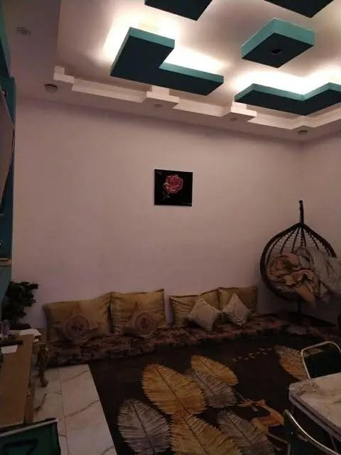 دار زراعي ١٠٠ × ٢٠ طابقين للبيع الطابق الاول يكون من استقبال +صاله +مطبخ +غرفه +صحيات داخليه و خارجيه 
ملاحظه سقف الطابق الاول جبسن بورد عمل مغربي الطابق الثاني يكون من غرفه نوم عدد(٢) +صاله +صحيات + بيتونه ملاحظه سقف الطابق الثاني سقف ثانوي ارضيه البيت سيراميك من الطابق الاول إلى البيتونه 
عنوان الدار :زراعي التحرير (محمد ليلى )قرب جامع المدينه المنوره الجزء الثاني سند ٢٥
***********
