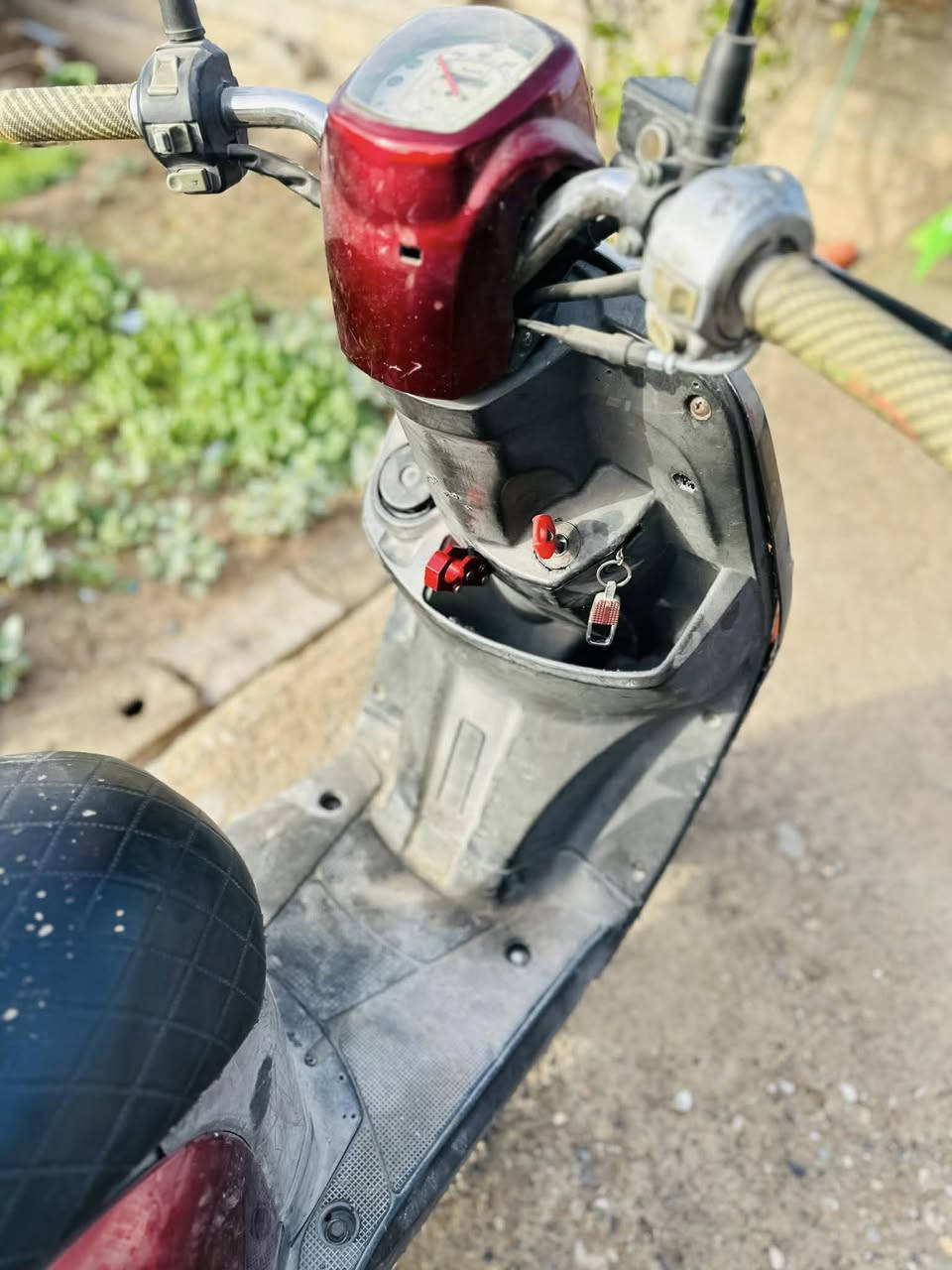 سلام عليكم بوليس كابريتر البيع مراوس
دراجه بيها مكينه حاويه بلاديه بس كفر مبدل 

نقصها باتري هندر واحد مكينه متنسمع حلوه 

سعر 350 مكاني بعقوبه هـ ***********
