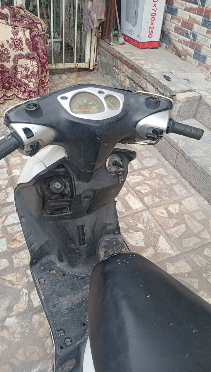 سلام وعليكم اخوان سكنز نثية شغالة بيه خيط تبخير ابيعلك كوم حديد كابريتر مو مالته تجاري كفرات نضيفه مابيه شي مكاني بغداد قريب علة بلديت الشعلة 
قفل 150 الف 
***********
