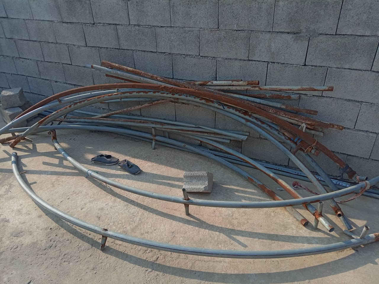 هياكل خيم للبيع السعر 150الف العنوان موصل جانب الايسر رقم الهاتف ***********
