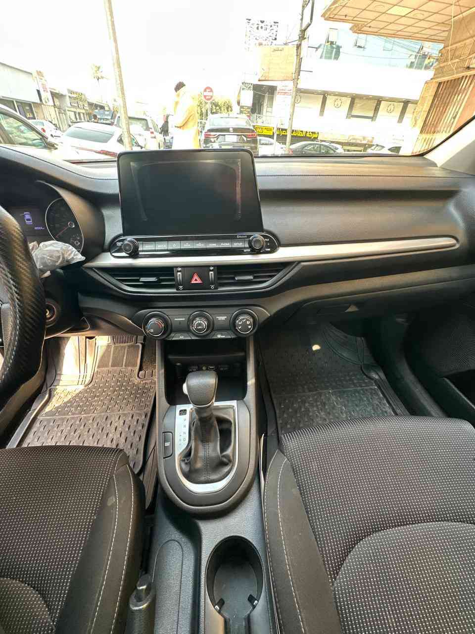 السلام عليكم كيا فورتي رقم اربيل هزه وفحص جدد موديل 2020
السيارة وارد امريكي كفالة من الصبغ والضربة كلين تايتل وصور كلها مرفقة بالمنشور 
السيارة ماشية 48 ميل 
بيها حالوب شوية بالقمارة وطلقه بالجنطة مصلح ع كدها وموجودة صورتها بالمنشور.
سعرها 133 $ ورقة 
مكان السيارة بغداد - الحارثية 
للاستفسار ***********- ***********
