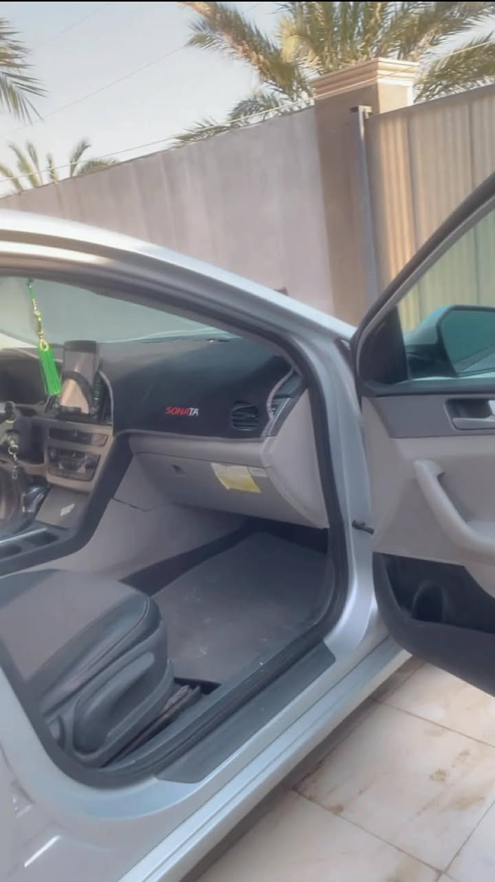 سوناتا 2017 
وارد امريكي
مصبوغه حزام 
محرك 2400 
مبدل باب امامي جهه السائق

التبريد واكف اكو مشكله بي 
المكان بغداد الدوره ابو عيثه 
للتواصل على الرقم ***********
