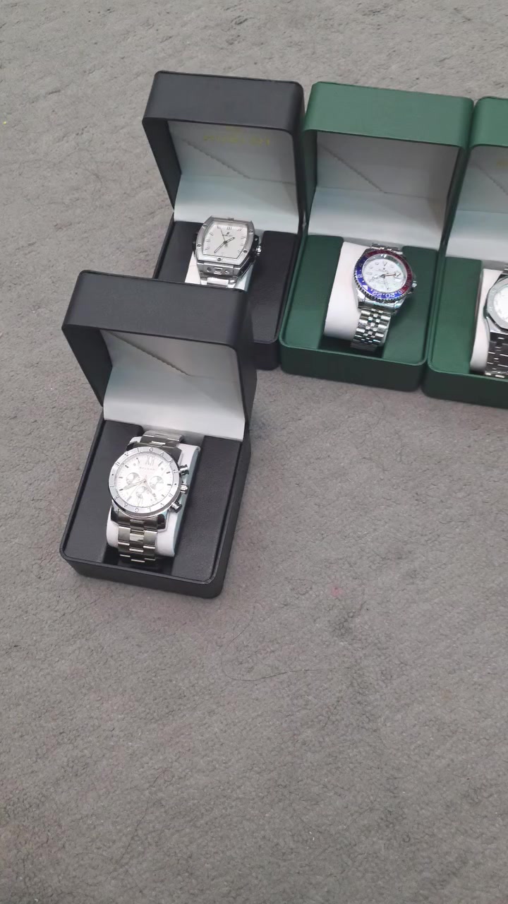 مجموعة ساعات للبيع
الي يحب يستفسر خاص
او واتس اب على الرقم
***********
