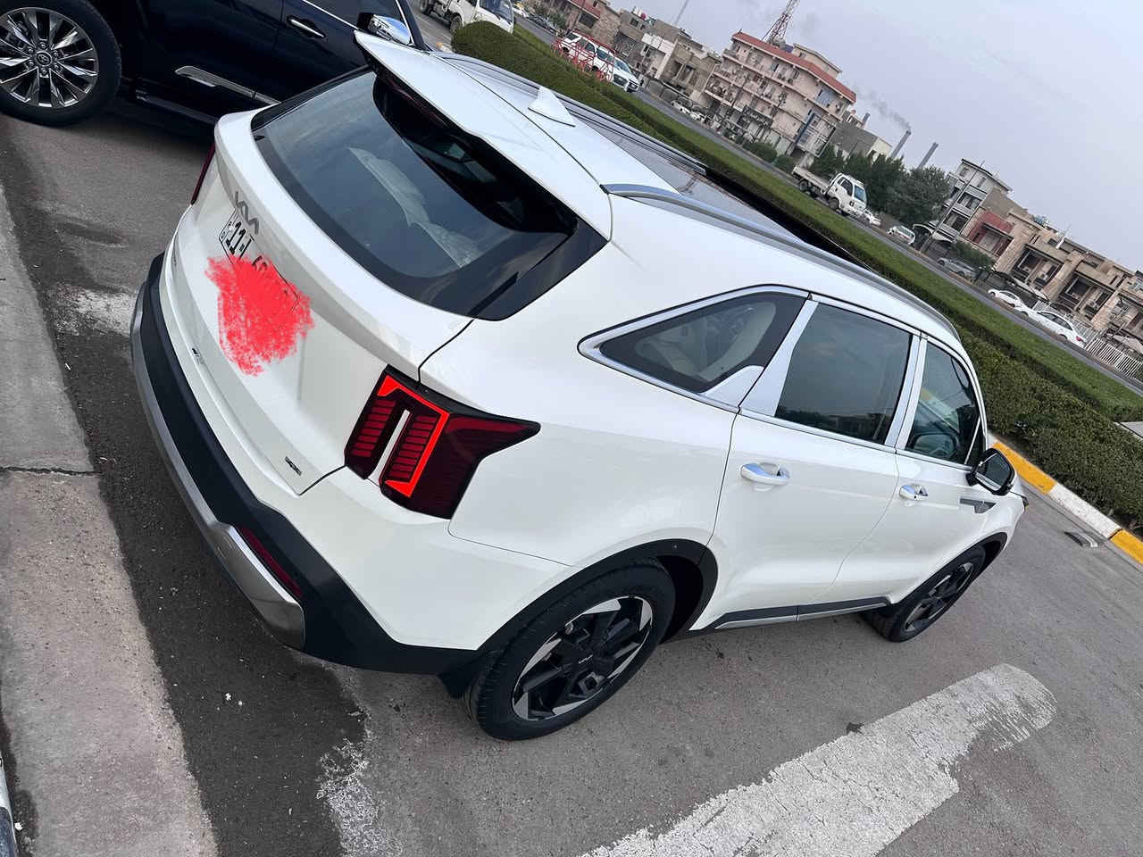 ‎م 
‎كيا سورنتو موديل 2024 خليجي ضمان شركة الدولية ضمان 5 سنوات محرك 6 سلندر 3500 السيارة مكفولة كفالة عامة من عدا دمار بسيط بالباب الخلفيه ما يبين بس اني اذكره حك إصبع والسيارة ماشية 60 استعمال نظيف كلش حتى الفابلونات بعدها بيها السيارة مال بيت وبأسمي ورقم جديد وهزه جديده فئة السيارة 4x
‎مواصفات السياره 
‎فول واحد على واحد فتحه سقف بنوراما،بصمة تشغيل عن بُعد،كُشنات جلد،كُشنات كهرباء،سبعة راكب،تبريد ثلاث قطع،جنطة كهرباء ،كُشنات حار بارد ،شفتات ستيرن،دشبول دچتل،فور ويل دفع رباعي،گير موس ،سايد بريك بصمة،أناره إيل ايدي داخلية،أربع كامرات،رادار حساس خلفي امامي،بردات،ثلاث تحكمات أنظمة قيادة ،خزن مو مري .
 
‎وهذا رقمي ***********
