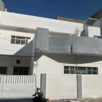 بيت قديم نظيف جدا للبيع في منطقة زيونة محلة 710 المساحة 121 متر سند مس...