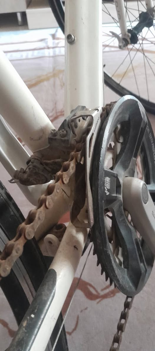 السلام عليكم بايسكل نوع s700 المنيوم بالكامل وزنه لا يتعدى 5 كيلو  استعمال قليل جدا السعر 150 وبي مجال للشراي  رقمي  
*********** مكاني  نهاوند عمارة, ميسان
