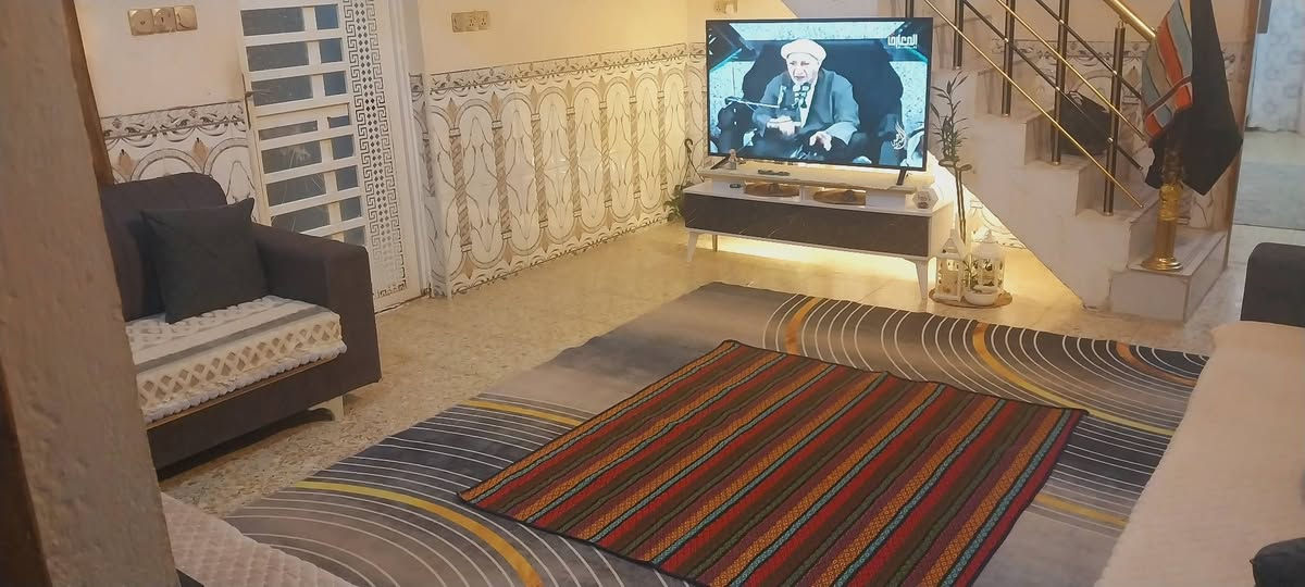 دار للبيع حقل لثاني نص قطعه بطول قاط ونص قريب على شارع لعيداويه غرفتين وصاله مفتوحه مامطلوب اسكان لبيت بلبدايه سعره وباقي لتفاصيل الاتصال على لرقع ***********
