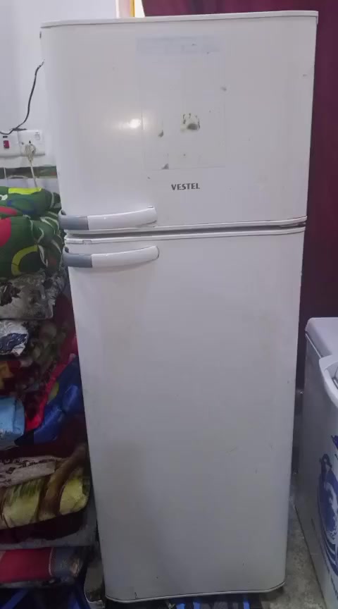 ثلاجة سعر ١٢٥ومكيفات اثنين توست مشتغل موسم واحد طنين سعر ٢٠٠ومكيف ثاني جنرال طنين ب١٧٥وبي مجال مكان شماعية حي لسفير بغداد الاتصال على الرقم *********** بي واتساب هم
