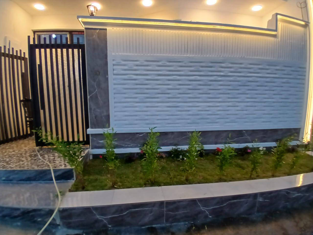 دار ١٠٥ متر ركن على شارعين شارع١٥ م البيت زراعي  يحتوي على ٣نوم البيت بناء حديث درجة أولى  مكان شهداء البياع   لبيت درجه اولى  سعر ١٠٥ بي مجال ***********
