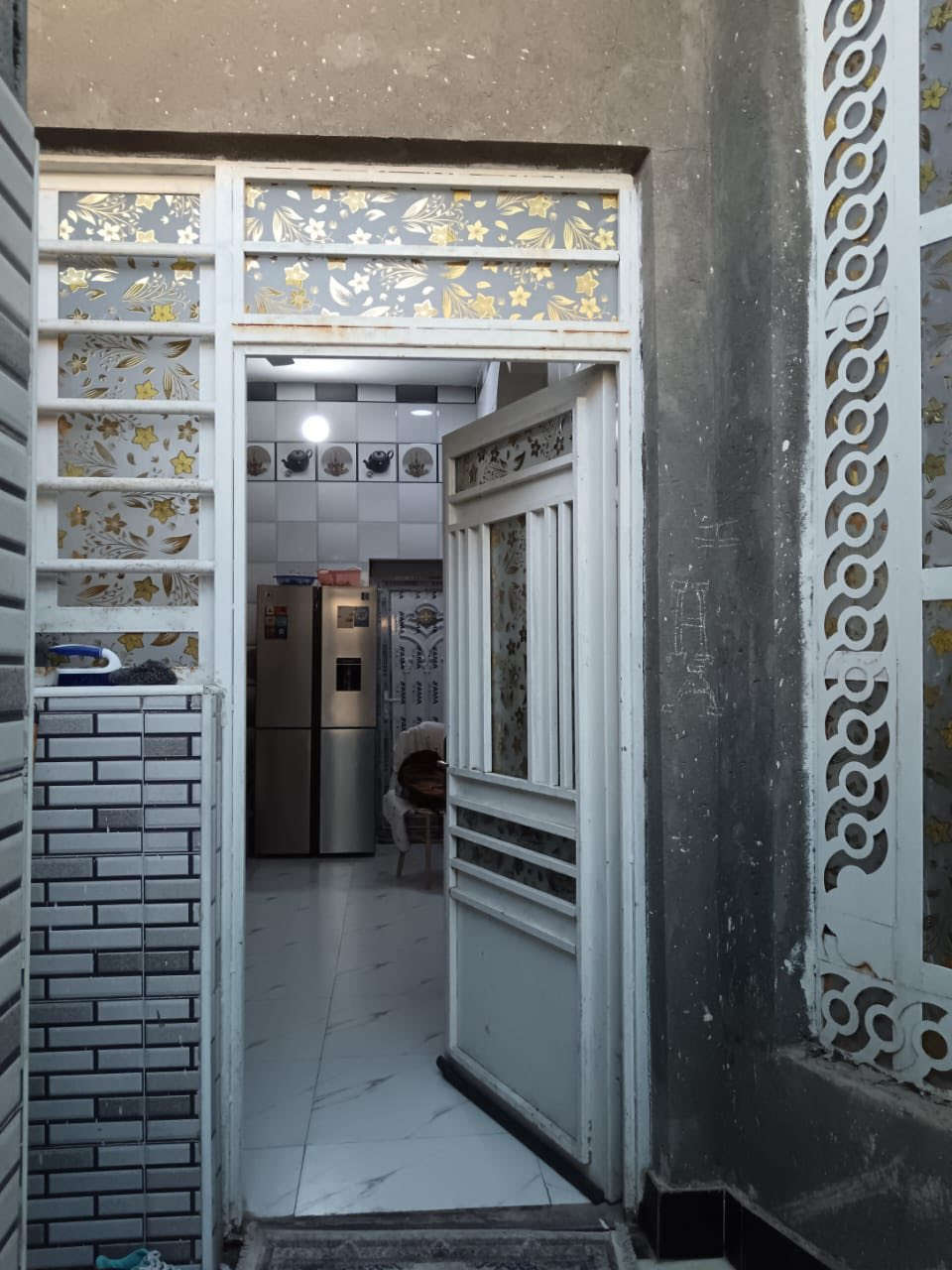 دار في العرضات بصف الركن مربعة ١٠٠ متر مساحتة للبيع مطلوب اسكان ٢٠ مليون ضهر شارع ٤ سايدات قريب للاسفسار ***********
