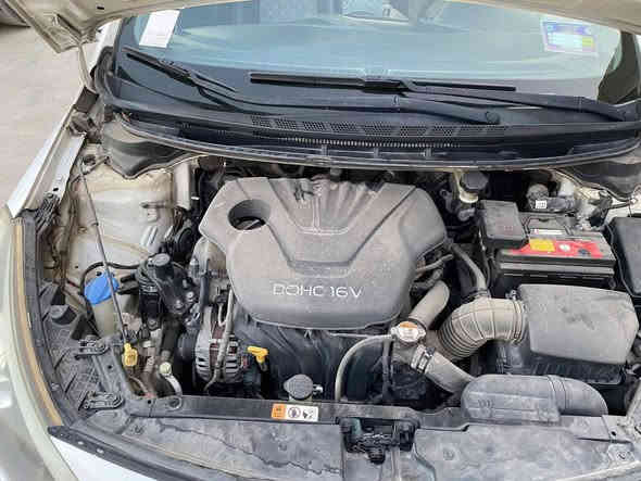 السلام عليكم
سيارة سيراتو خليجي
موديل 2014 لون ابيض
محرك 1600
تشغيل عن بعد
ماشيه 160 الف
كير مكينة تبريد مكفولات
مواصفات تحكمات سيترين اشاير بالمري لد زنون 
5 ويل كب رياضي حجم 17 
السيارة بدون حادث ولاضربة فقط تكحيلات بسيطة ورصعات باماكن بسيطة 
مكاني بغداد الدورة
السعر ١١٨
رقم الهاتف ***********
