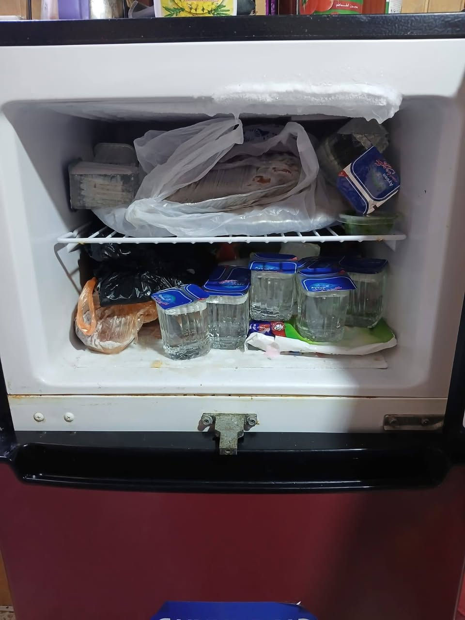 ثلاجه كلش نضيفه لبيع مكاني بصره صمعي ***********

