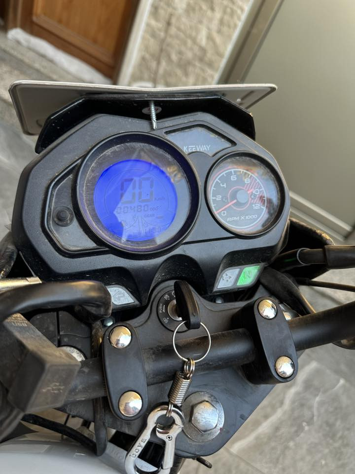 دراجة RK
‎5گير 
موديل 2025
محرك 200cc
لون  ابيض 
دراجة زيرو 
صناعه ايطالية
رقم و سنوية وضمان سنة كاملة من شركه عجلة الخليج للدراجات 
تحويل مباشر
للأتصال ***********
